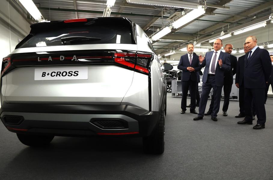 АвтоВАЗ показал макеты кроссоверов Lada B+ Cross и Т-134
