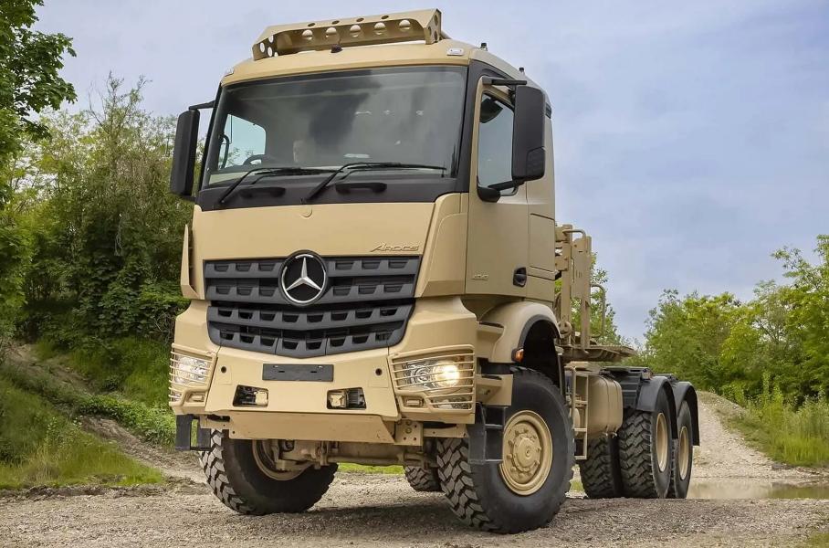 Mercedes-Benz показал армейские тягачи повышенной проходимости