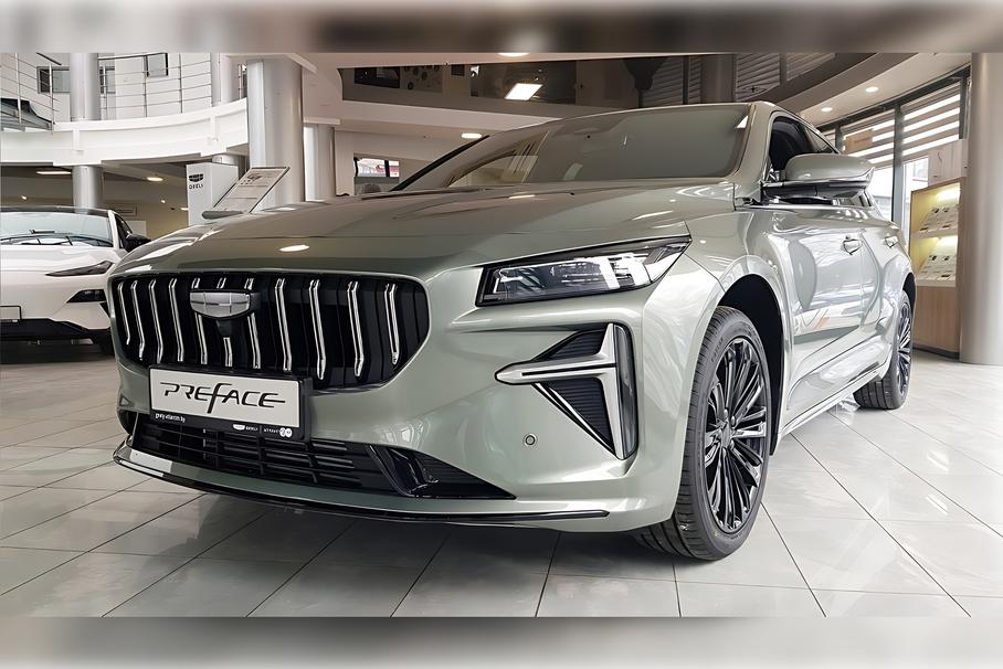Седан Geely Preface белорусской сборки в шоуруме в Минске