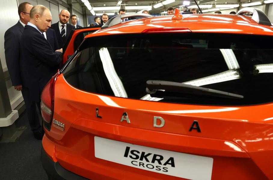 Lada Iskra SW Cross в цвете «Табаско»
