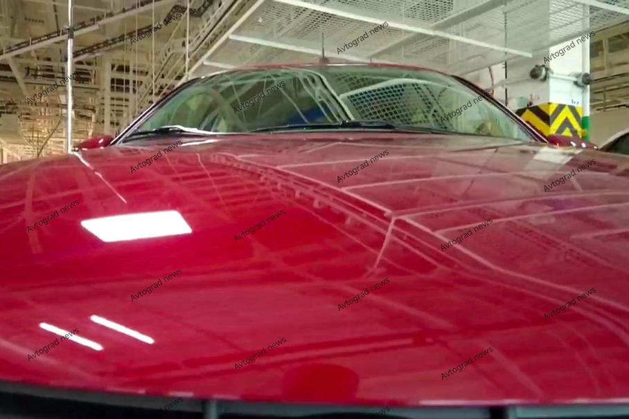 В палитру АвтоВАЗа добавили яркий цвет: им поделилась Lada Iskra