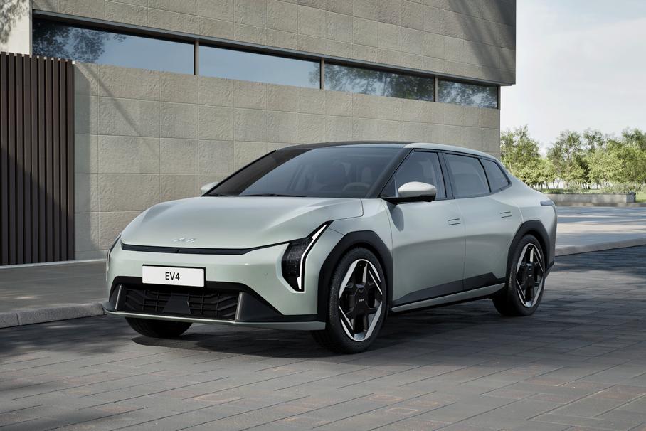Рассекречены хэтчбек и седан Kia EV4: они полностью электрические