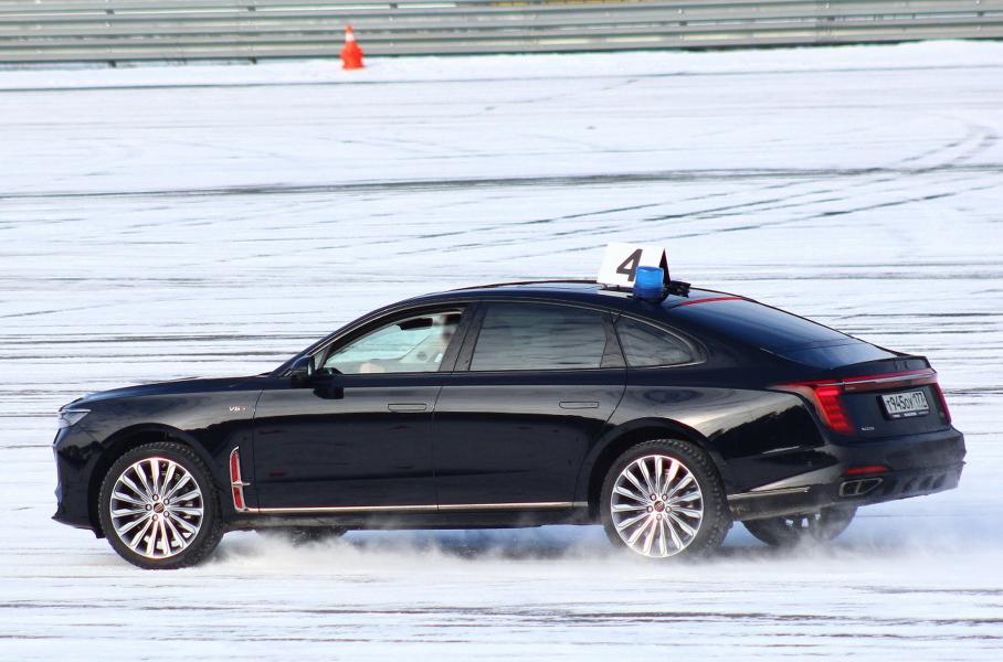 На автодроме ФСО под Москвой замечен новейший седан Hongqi, который не поставляется в Россию