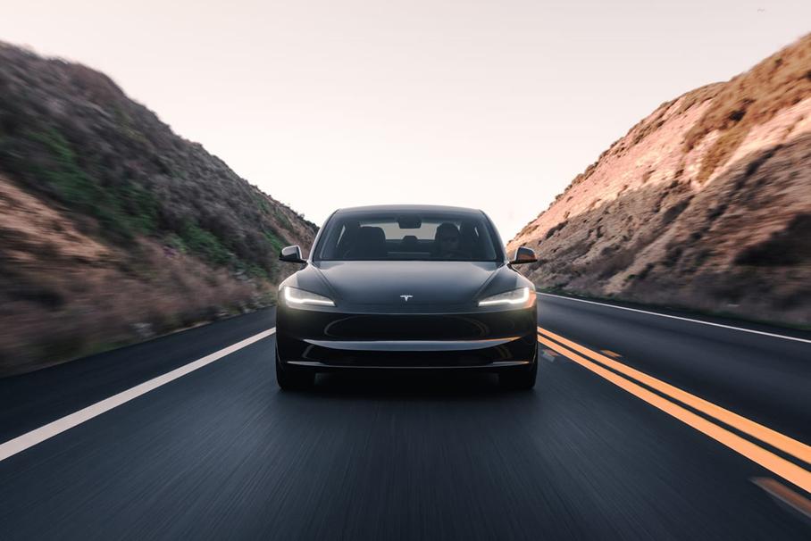 На Tesla подали коллективный иск сразу по трем причинам