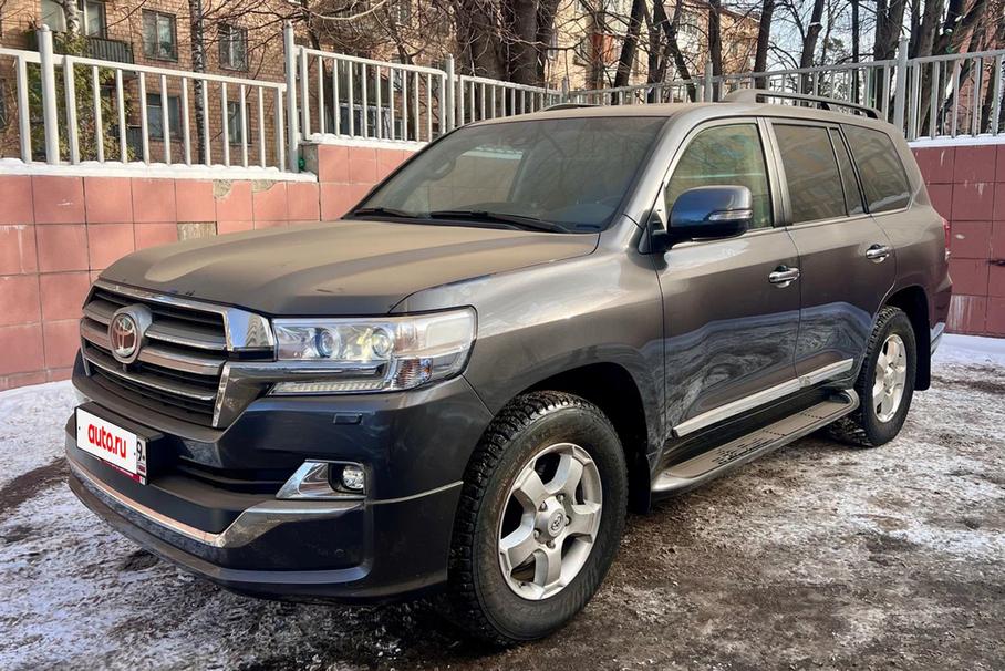 В Москве продают семилетний Toyota Land Cruiser 200 почти без пробега