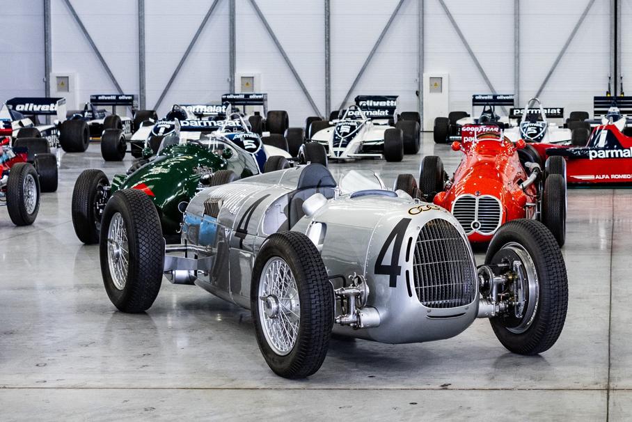 Auto Union Typ C (1936 год) — один из первых гоночных автомобилей с двигателем перед задней осью