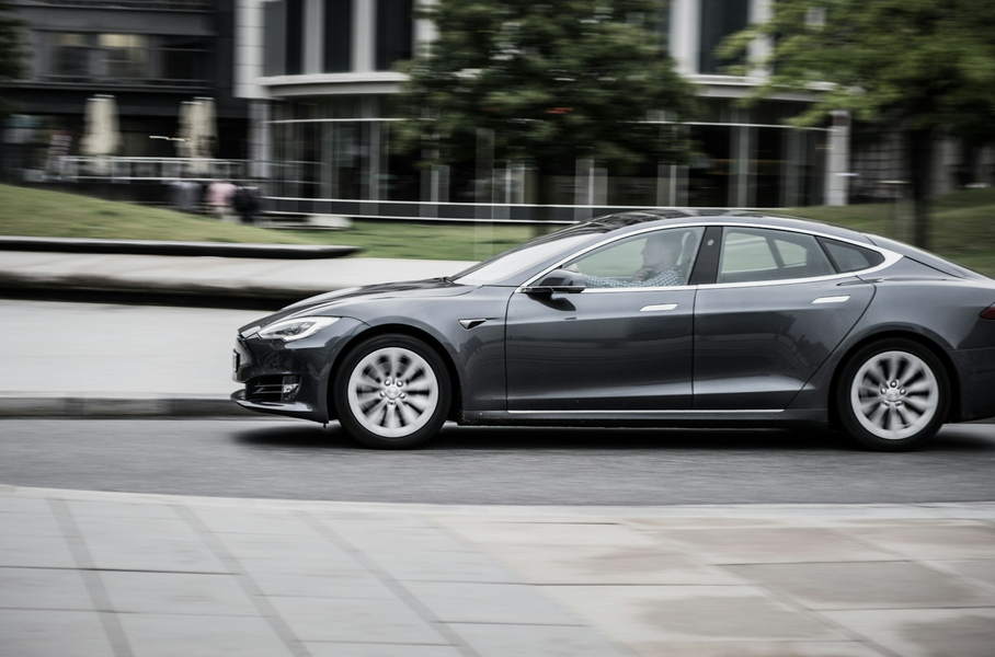 Владельцы Tesla массово распродают свои электрокары