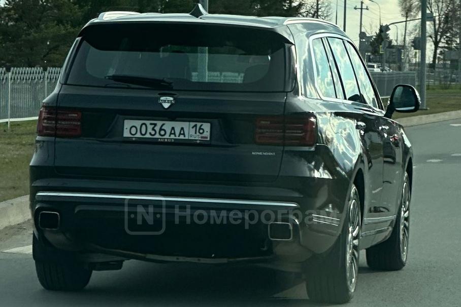 Фотофакт: глава крупнейшего российского автозавода пересел на Aurus
