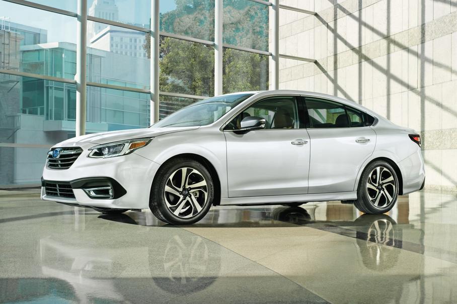 Новая Subaru Legacy: модульная платформа, турбомотор и планшет в салоне