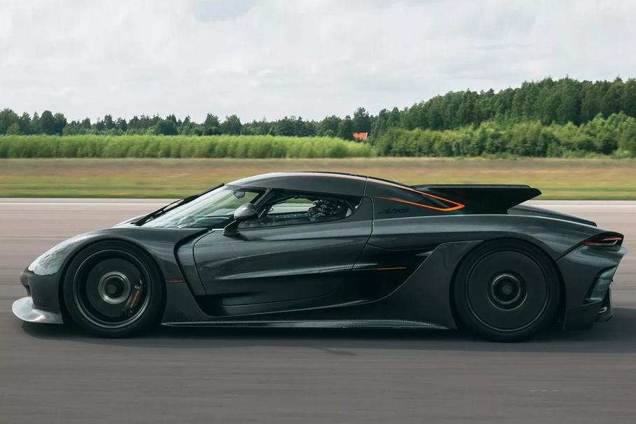 Гиперкар Koenigsegg стал самым быстрым серийным автомобилем на дистанции в полмили