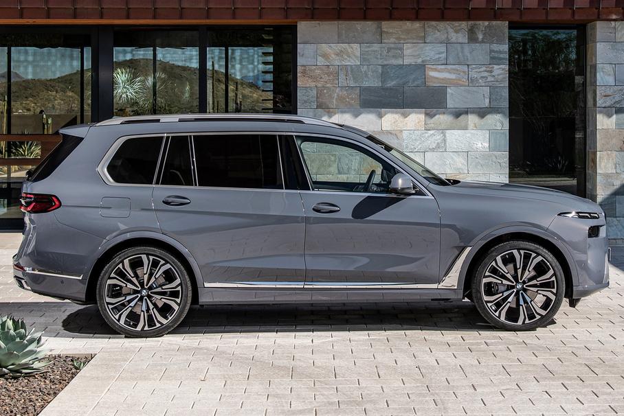 BMW готовит абсолютно новый X7 с четырьмя типами двигателей