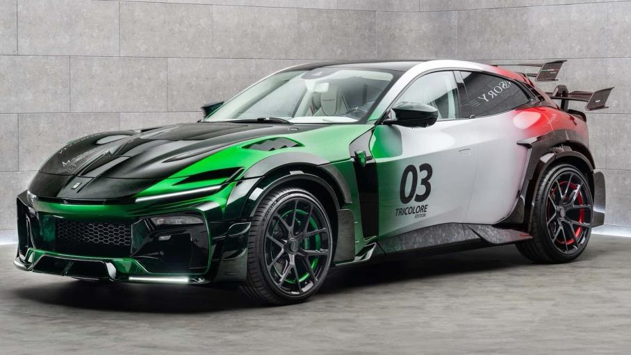 Mansory показал безумный и очень странный Ferrari Purosangue с двумя спойлерами
