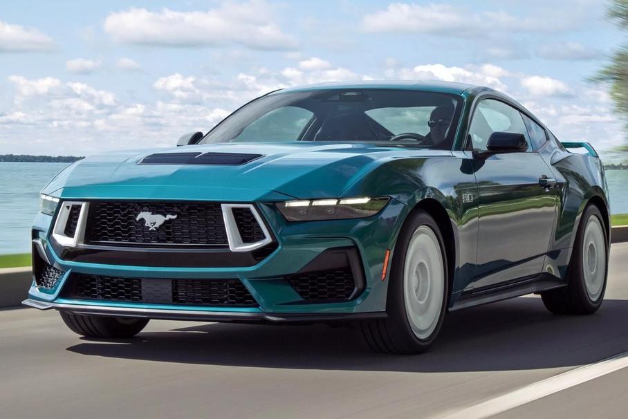 У нового Ford Mustang GT появится ретроверсия в стиле 1980-х