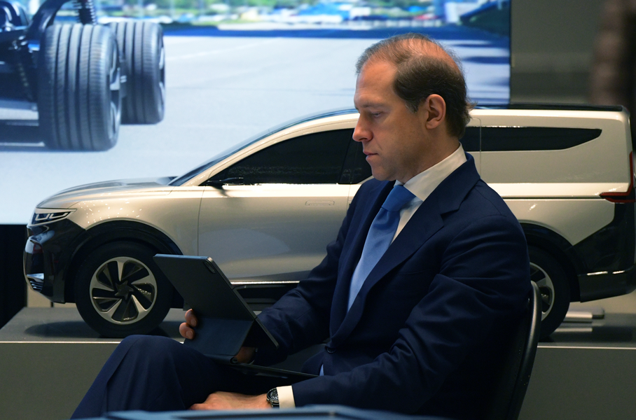 Денис Мантуров на Обуховском заводе