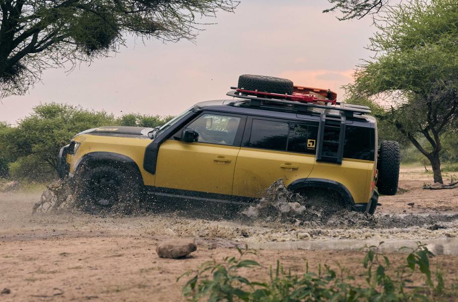 Land Rover Defender получил версию в стиле Camel Trophy