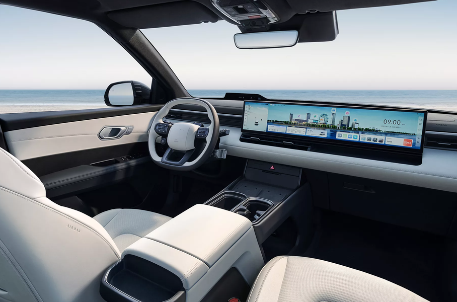 Без «приборки»: Hyundai раскрыл интерьер нового кроссовера Elexio