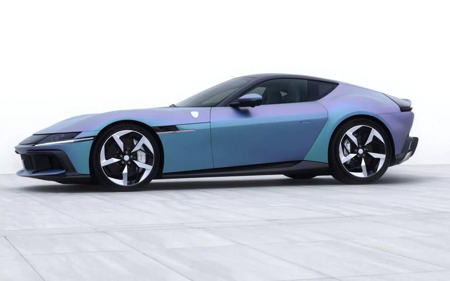 Ferrari выпустила спорткар с приборной панелью из волос
