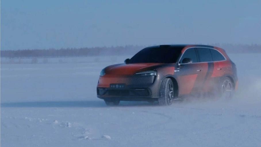 семейный кроссовер Aito M6