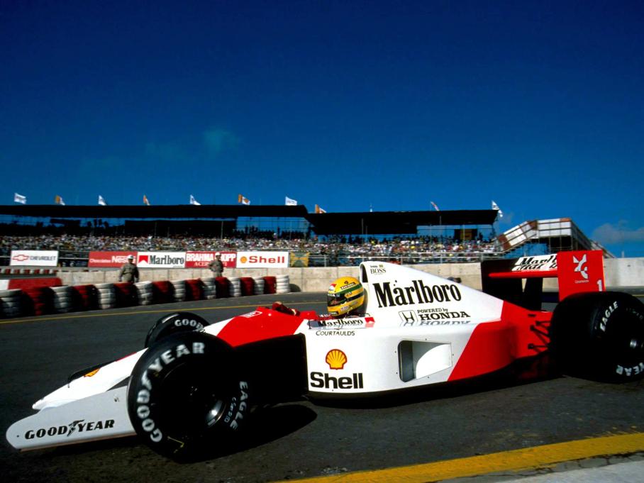 Айртон Сенна за рулем болида McLaren MP4/6-1 на Гран-при "Формулы-1" в Бразилии в 1991 году