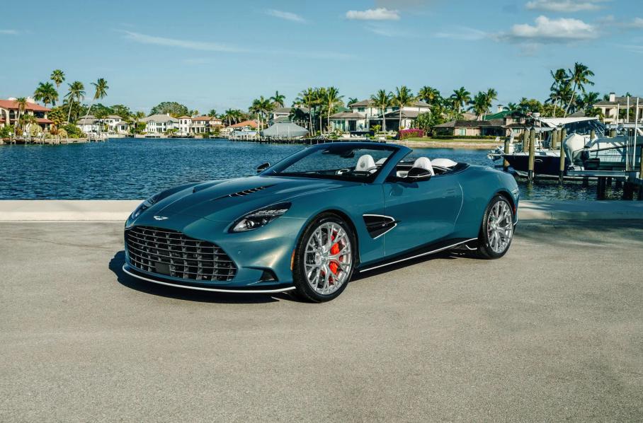 Aston Martin пустит с молотка эксклюзивный кабриолет Vanquish