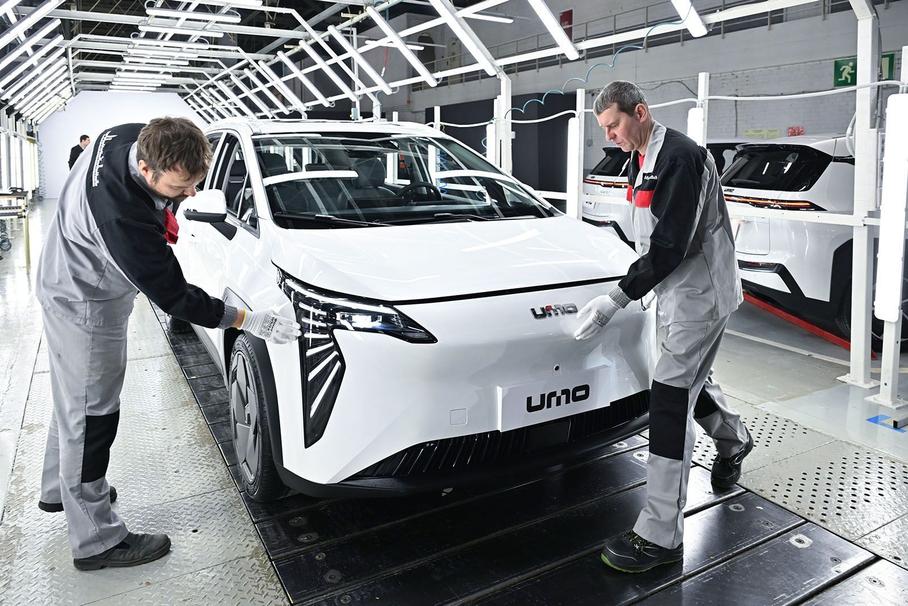 Стало известно, где можно купить новый российский кроссовер UMO 5