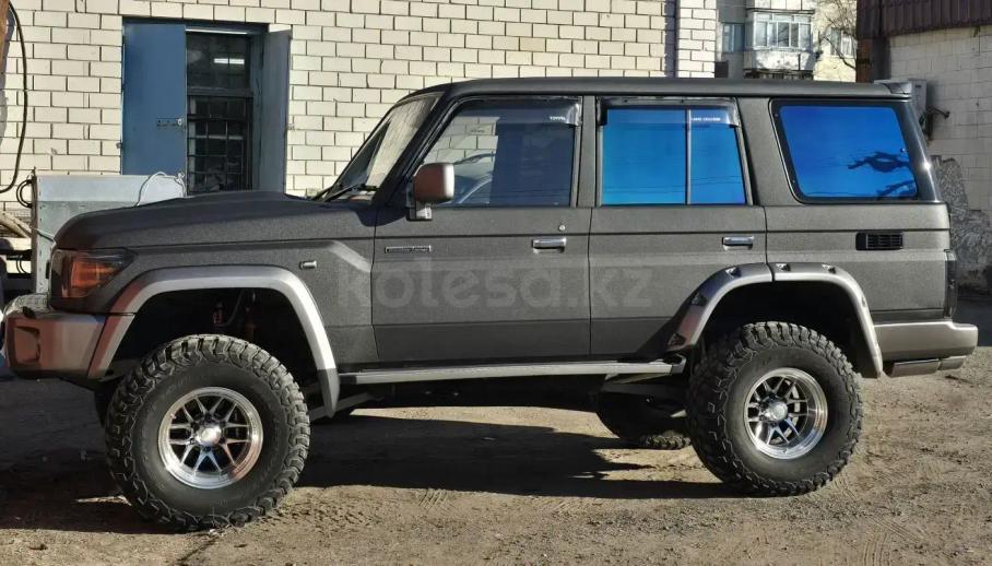 Toyota Land Cruiser Prado оснастили мотором V12 и теперь продают