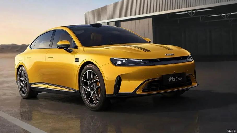 В гамме марки smart появился седан формата Toyota Camry