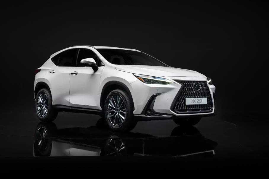 Продажи Lexus в России выросли вдвое за 3 месяца