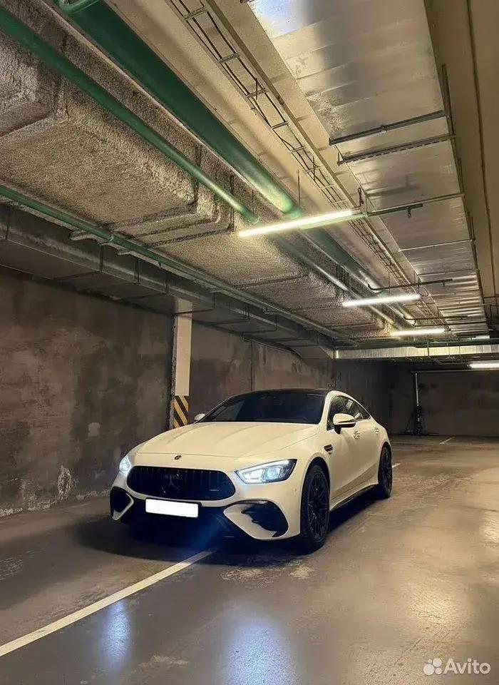 Кадр из объявления с автомобилем Mercedes-Benz